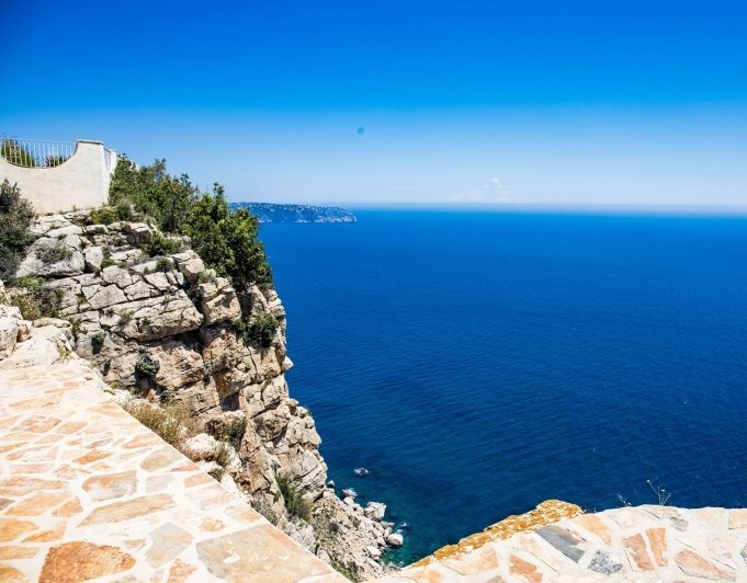 Cumbre del Sol villa reformada en primera línea con espectaculares vistas al mar