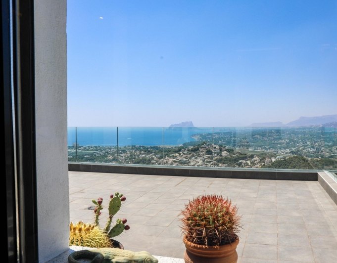 Cumbre del Sol villa moderna con impresionantes vistas al mar