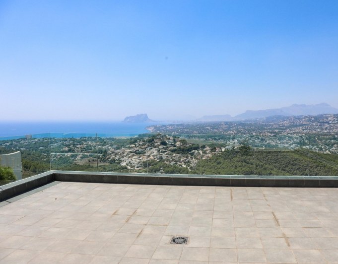 Cumbre del Sol villa moderna con impresionantes vistas al mar