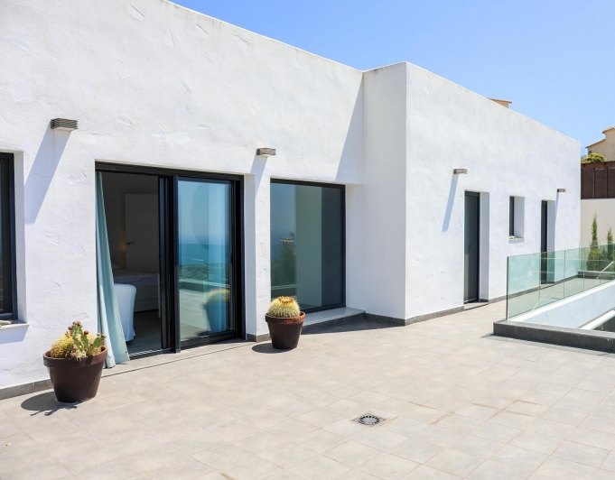 Cumbre del Sol villa moderna con impresionantes vistas al mar