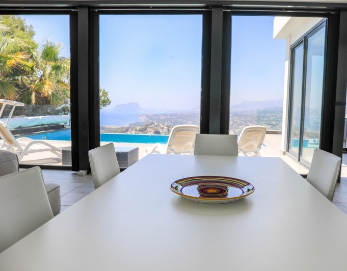 Cumbre del Sol villa moderna con impresionantes vistas al mar