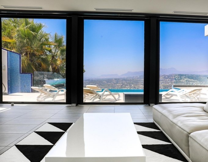 Cumbre del Sol villa moderna con impresionantes vistas al mar