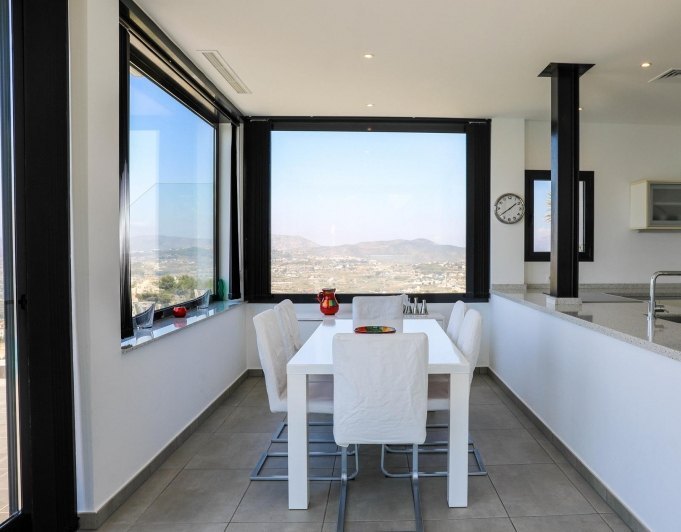 Cumbre del Sol villa moderna con impresionantes vistas al mar