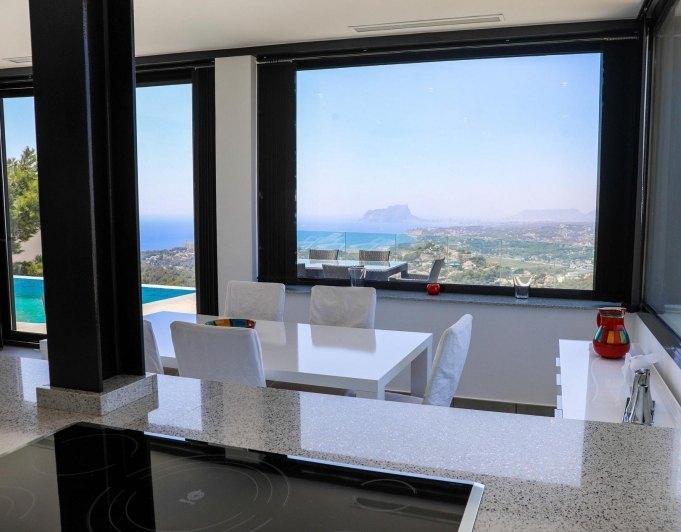 Cumbre del Sol villa moderna con impresionantes vistas al mar