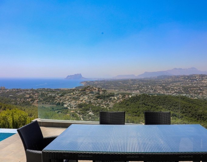 Cumbre del Sol villa moderna con impresionantes vistas al mar