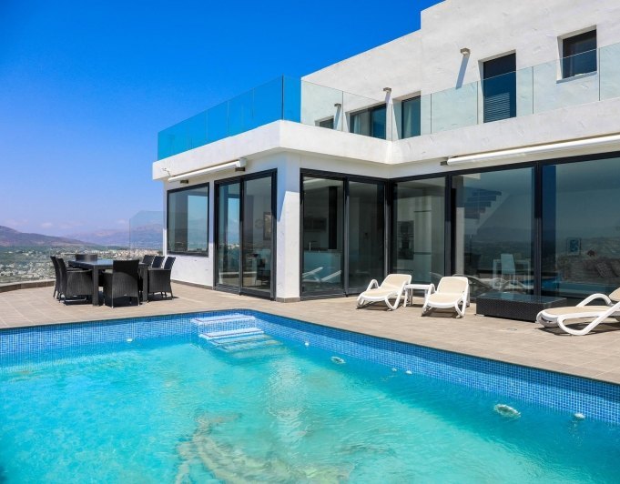 Cumbre del Sol villa moderna con impresionantes vistas al mar