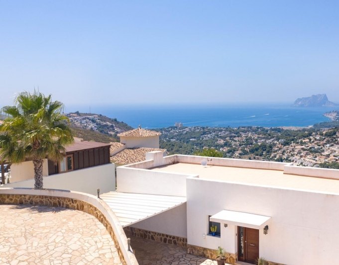 Cumbre del Sol villa moderna con impresionantes vistas al mar