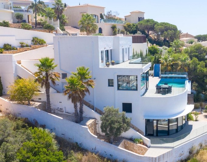 Cumbre del Sol villa moderna con impresionantes vistas al mar