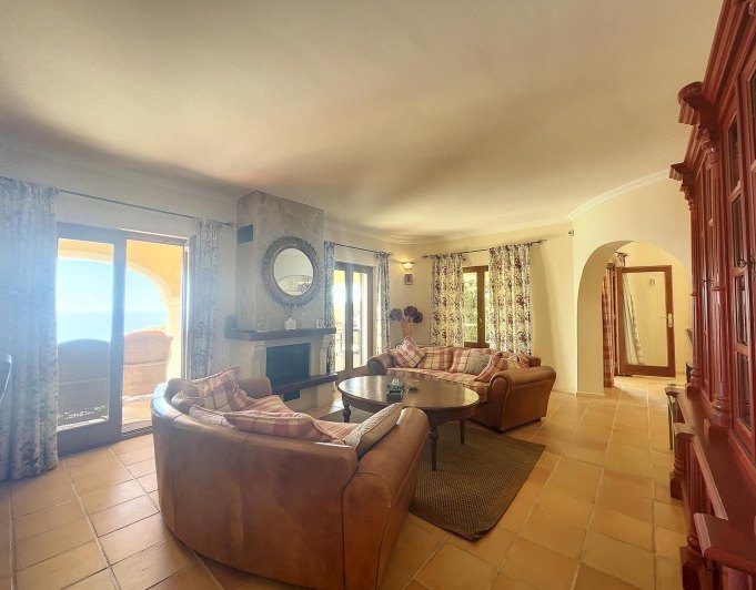 Villa en primera línea con vistas al mar