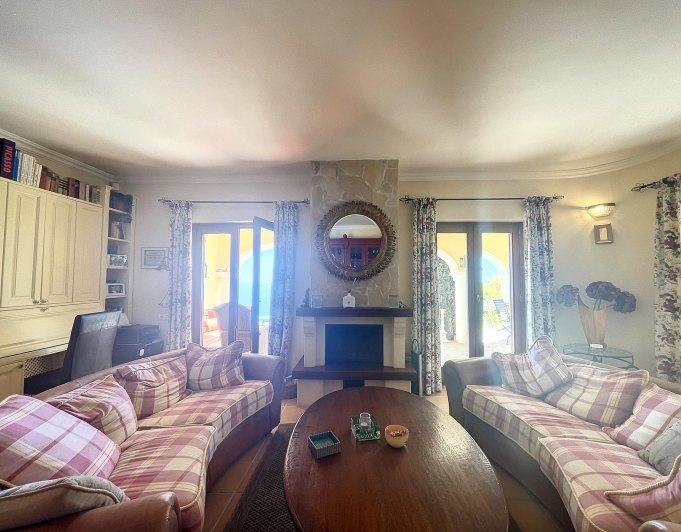 Villa en primera línea con vistas al mar