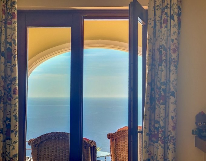 Villa en primera línea con vistas al mar