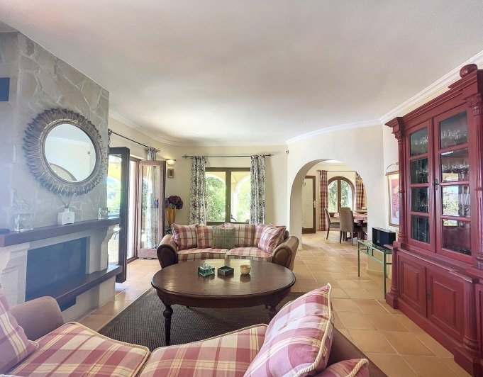 Villa en primera línea con vistas al mar