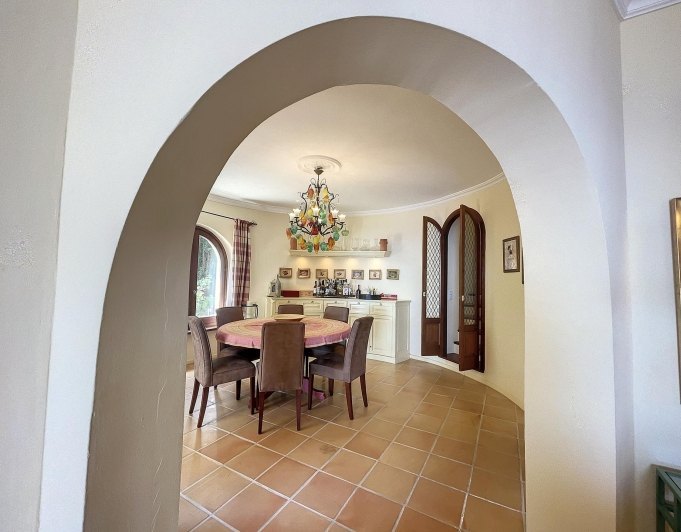 Villa en primera línea con vistas al mar