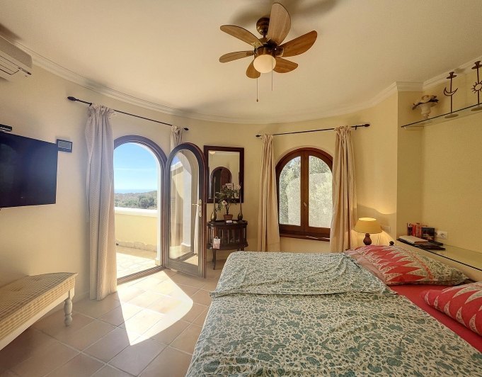 Villa en primera línea con vistas al mar