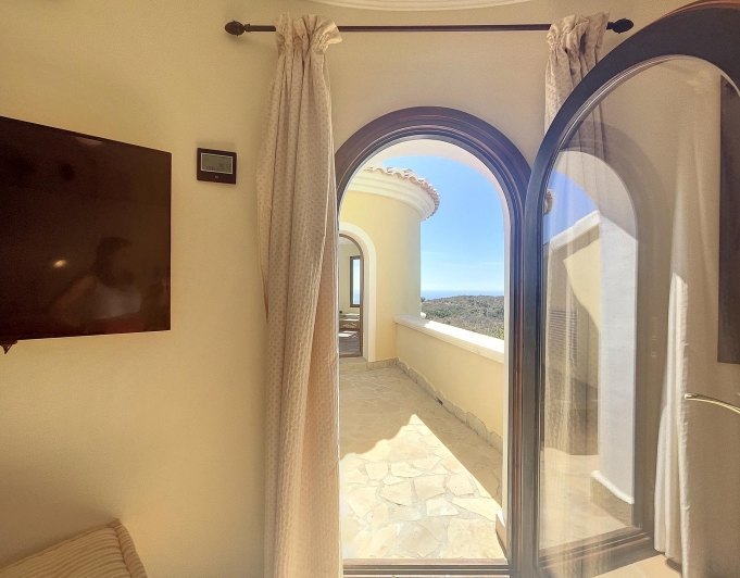 Villa en primera línea con vistas al mar
