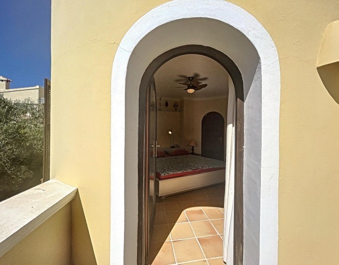 Villa en primera línea con vistas al mar