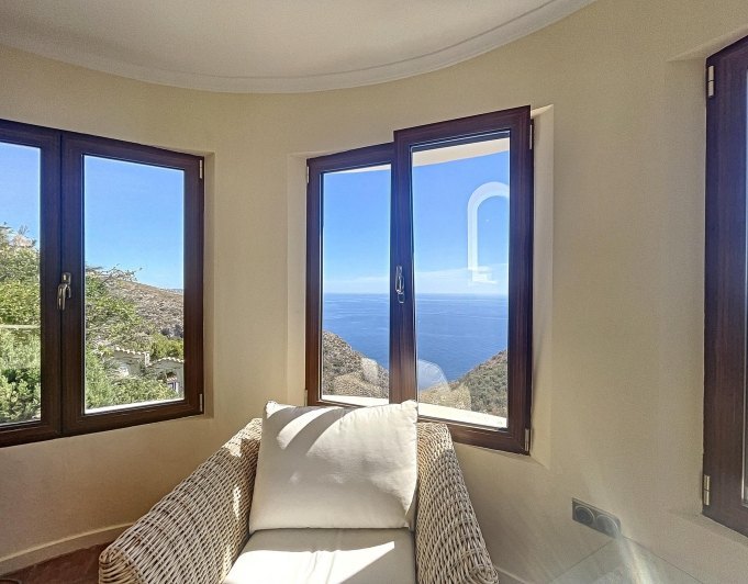 Villa en primera línea con vistas al mar