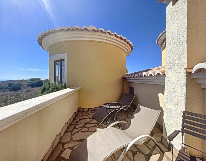Villa en primera línea con vistas al mar