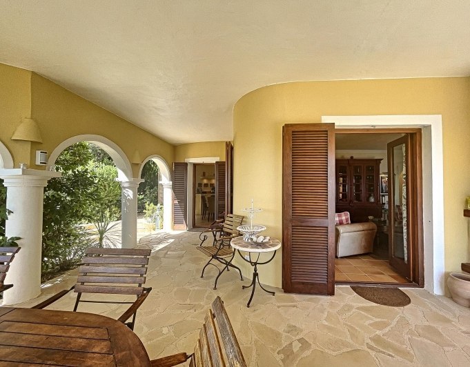 Villa en primera línea con vistas al mar