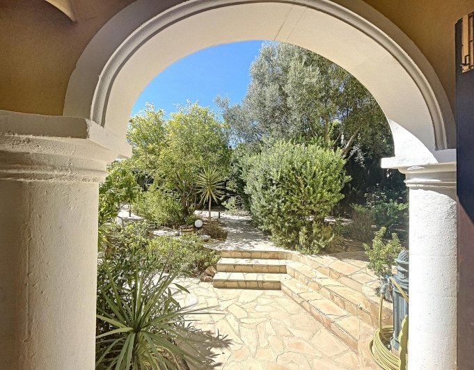 Villa en primera línea con vistas al mar