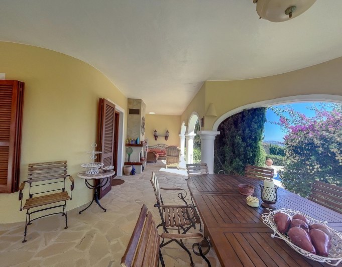 Villa en primera línea con vistas al mar