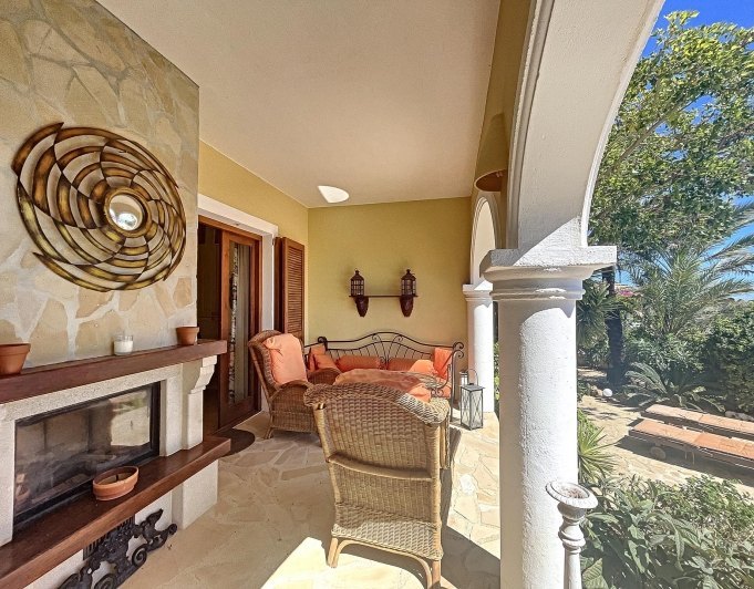 Villa en primera línea con vistas al mar