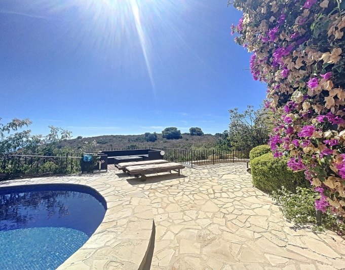 Villa en primera línea con vistas al mar