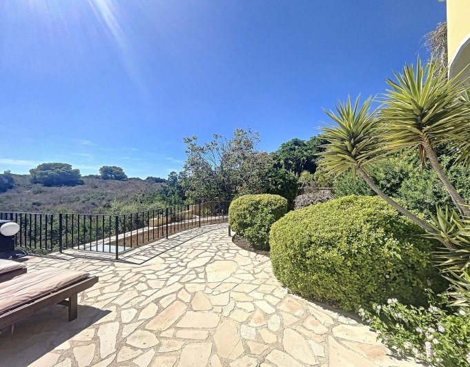 Villa en primera línea con vistas al mar