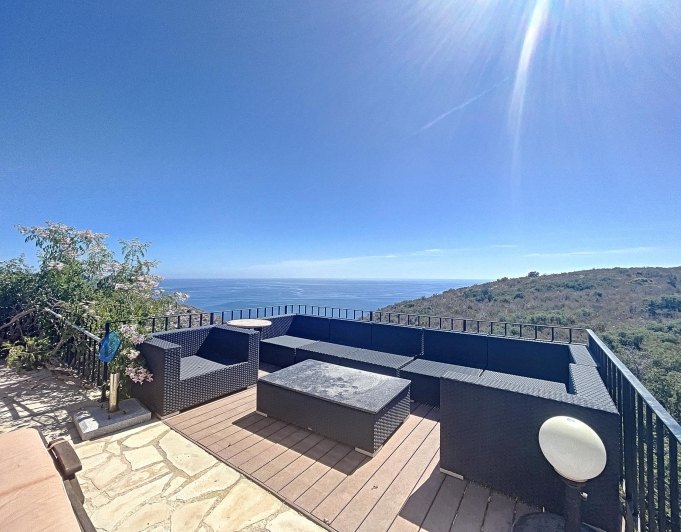 Villa en primera línea con vistas al mar
