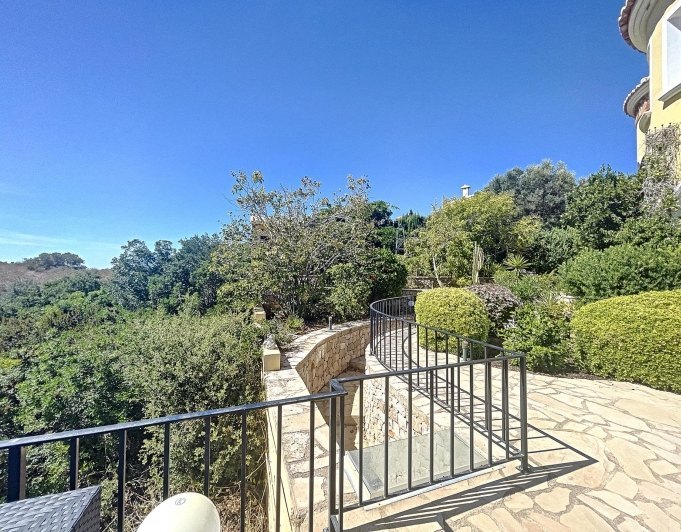 Villa en primera línea con vistas al mar