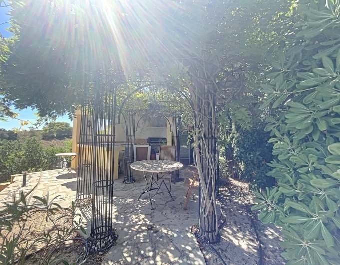 Villa en primera línea con vistas al mar