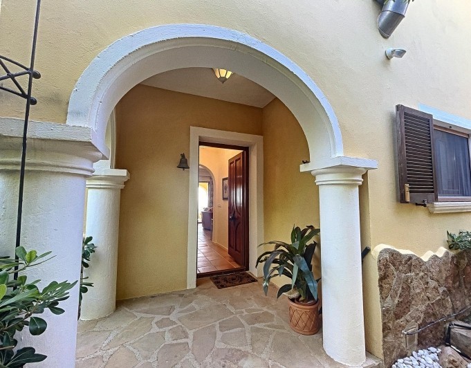 Villa en primera línea con vistas al mar