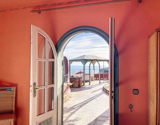Impresionante villa con vistas al mar