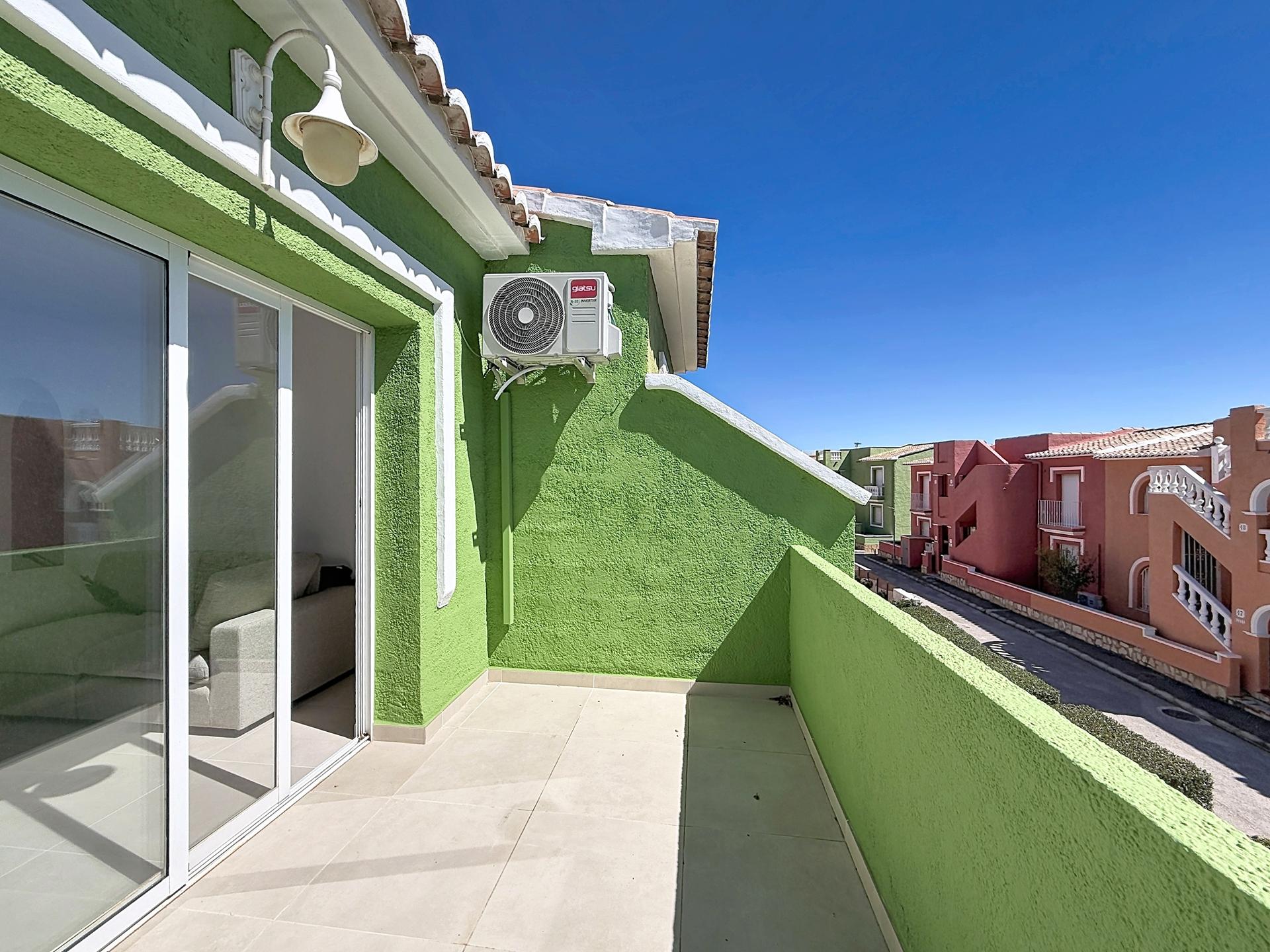 Cumbre del Sol apartamento reformado con solárium en Pueblo de la Paz