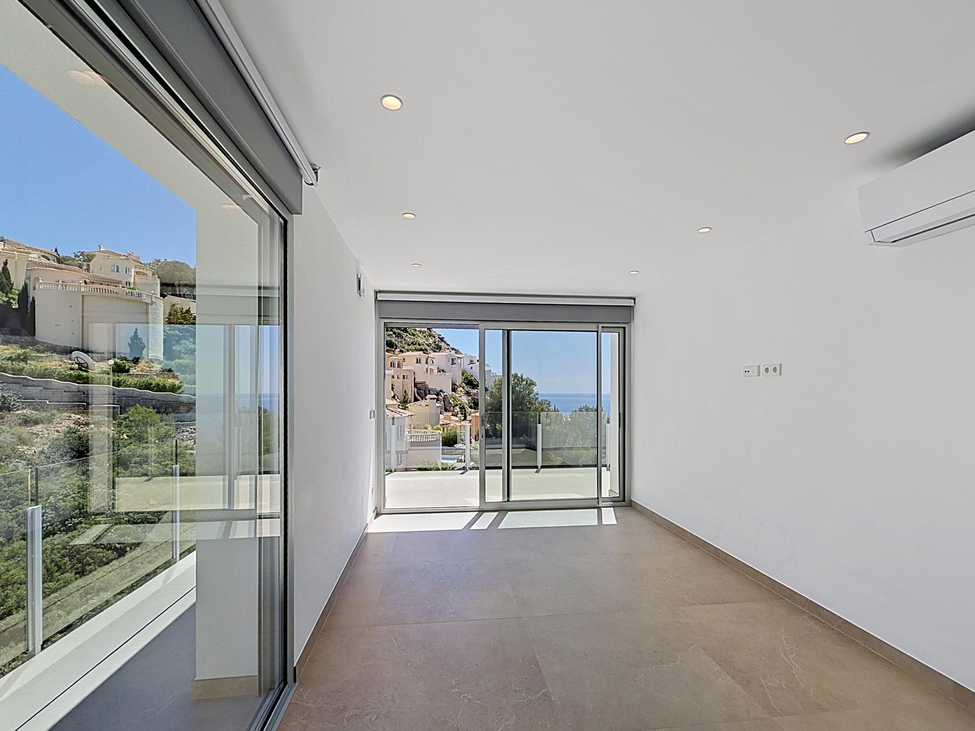 Villa moderna a estrenar con vistas al mar y piscina privada en Palmeras, Cumbre del Sol