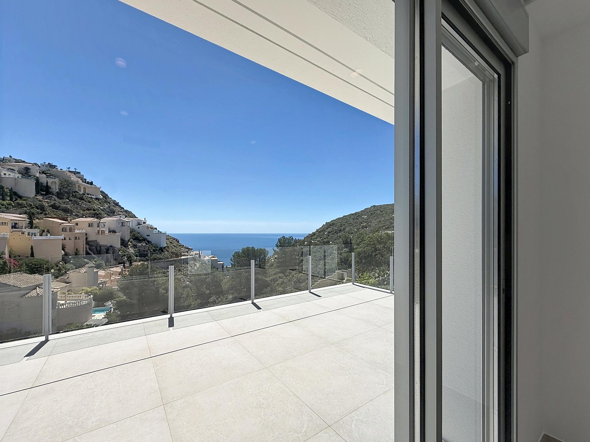 Villa moderna a estrenar con vistas al mar y piscina privada en Palmeras, Cumbre del Sol