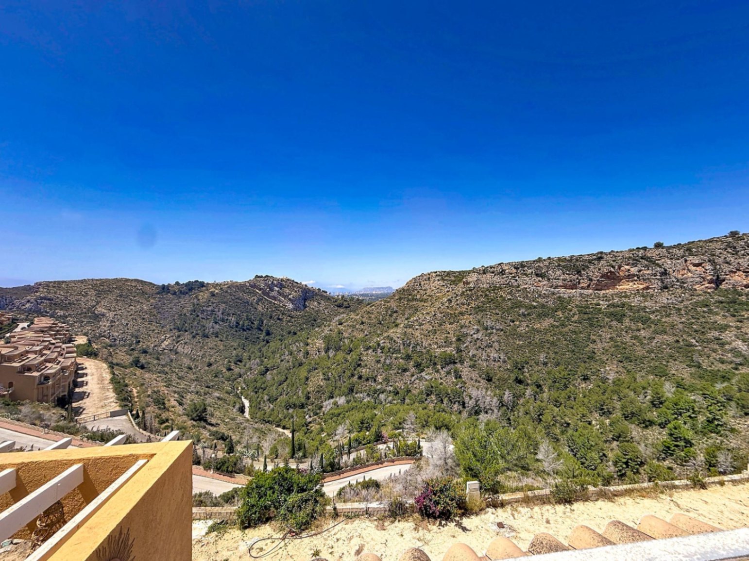Cumbre del sol apartamento con vistas abiertas al valle de moraira costa blanca norte