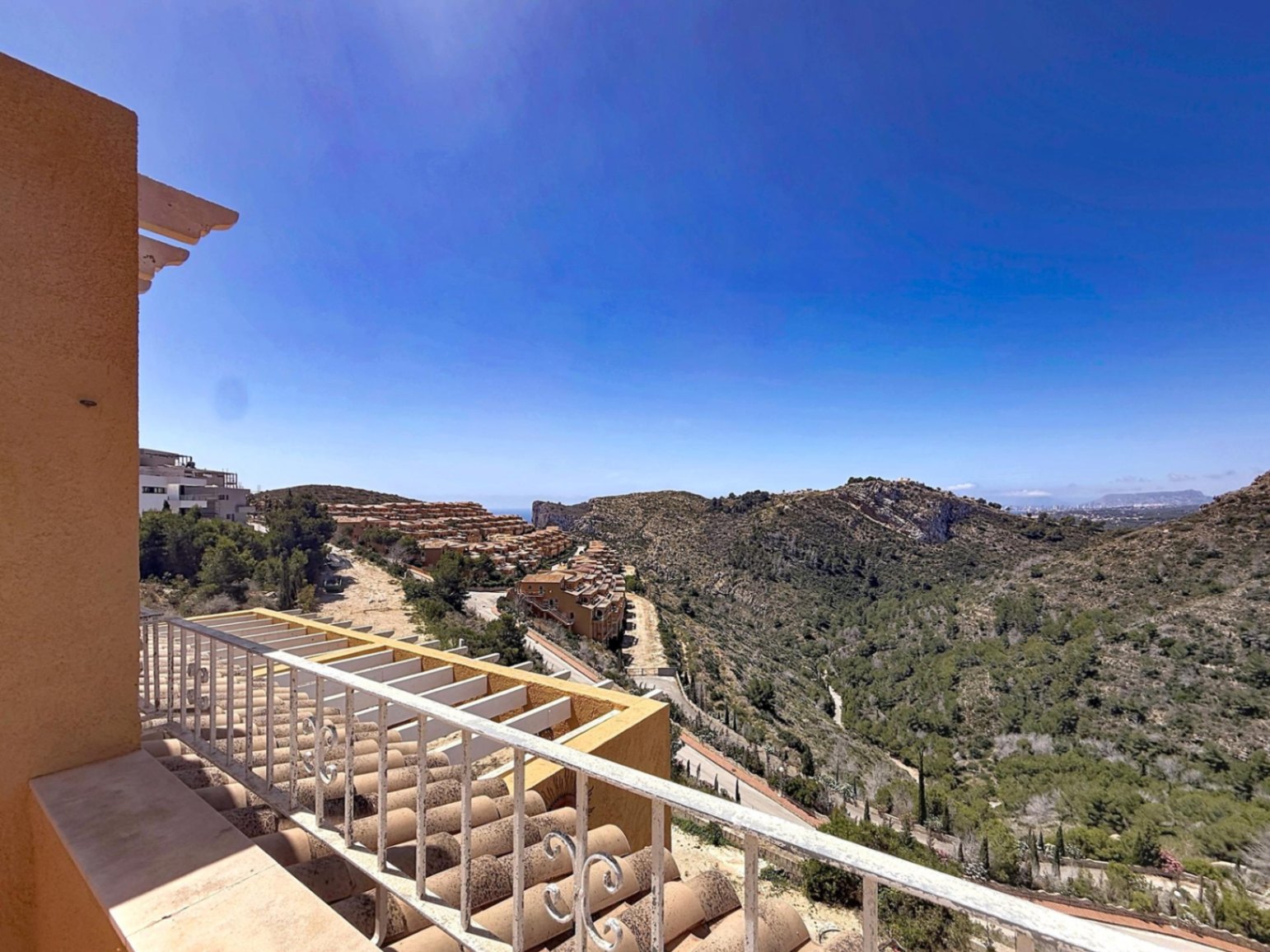 Cumbre del sol apartamento con vistas abiertas al valle de moraira costa blanca norte