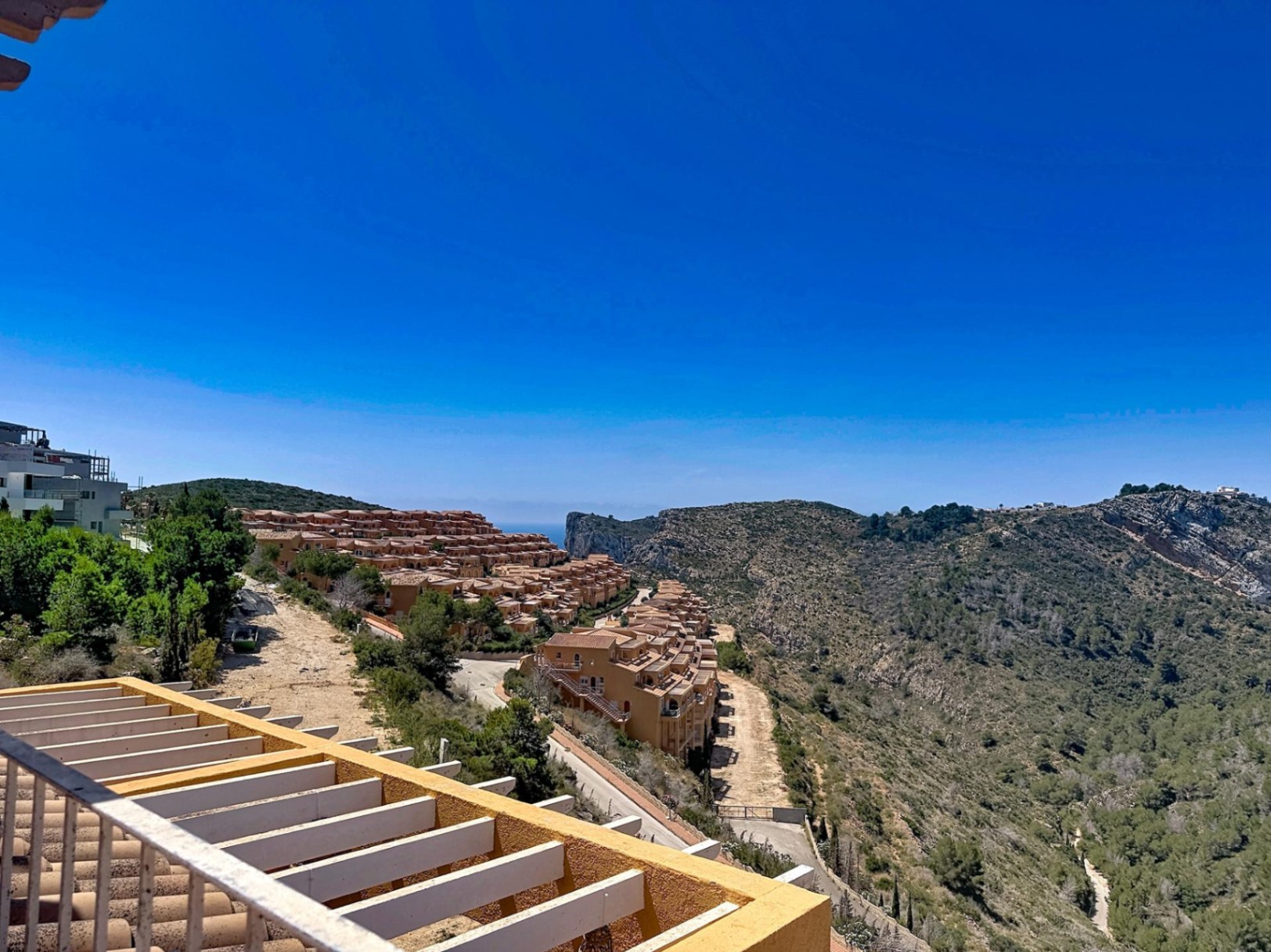 Cumbre del sol apartamento con vistas abiertas al valle de moraira costa blanca norte
