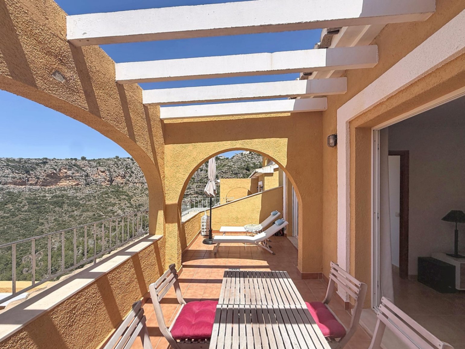 Cumbre del sol apartamento con vistas abiertas al valle de moraira costa blanca norte