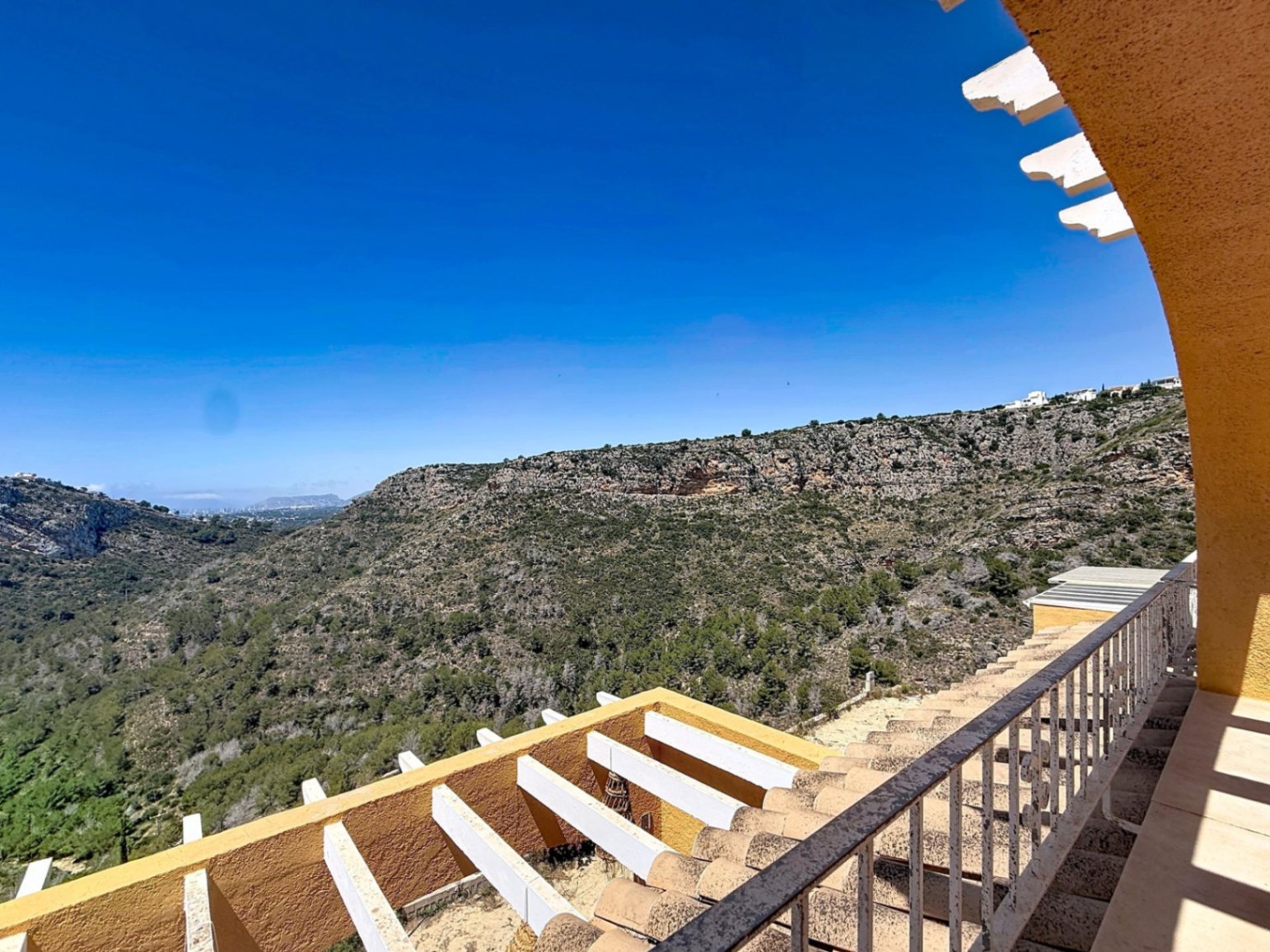 Cumbre del sol apartamento con vistas abiertas al valle de moraira costa blanca norte