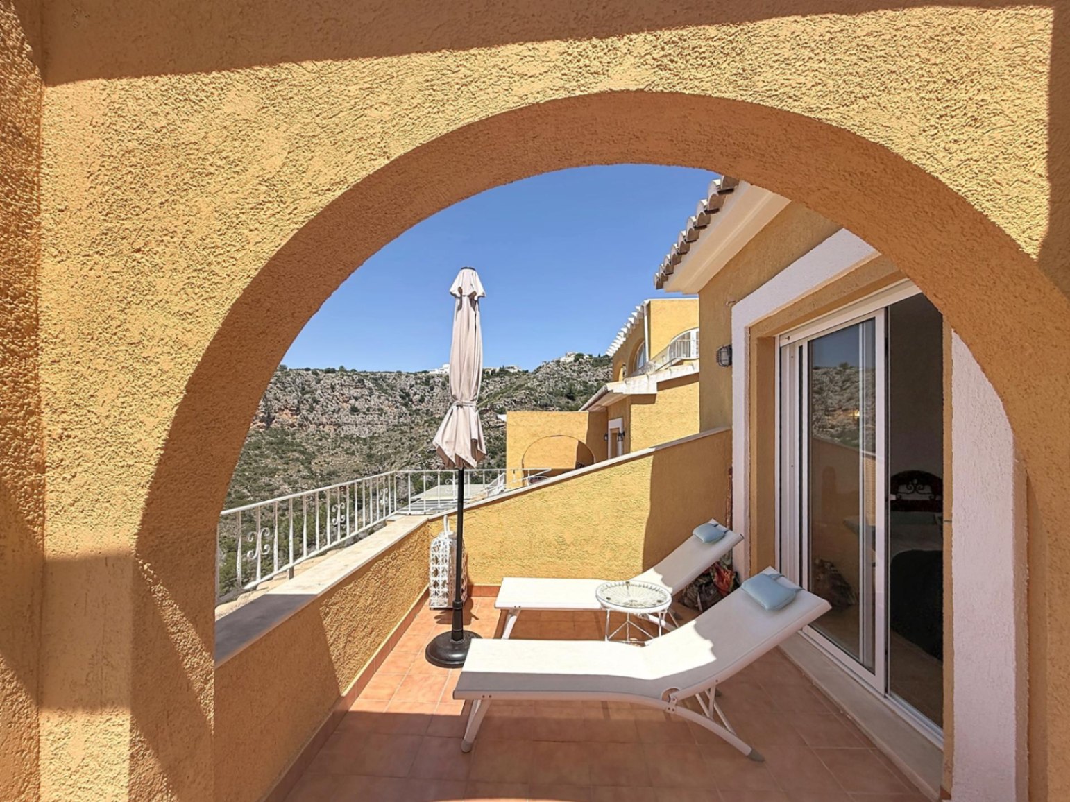 Cumbre del sol apartamento con vistas abiertas al valle de moraira costa blanca norte