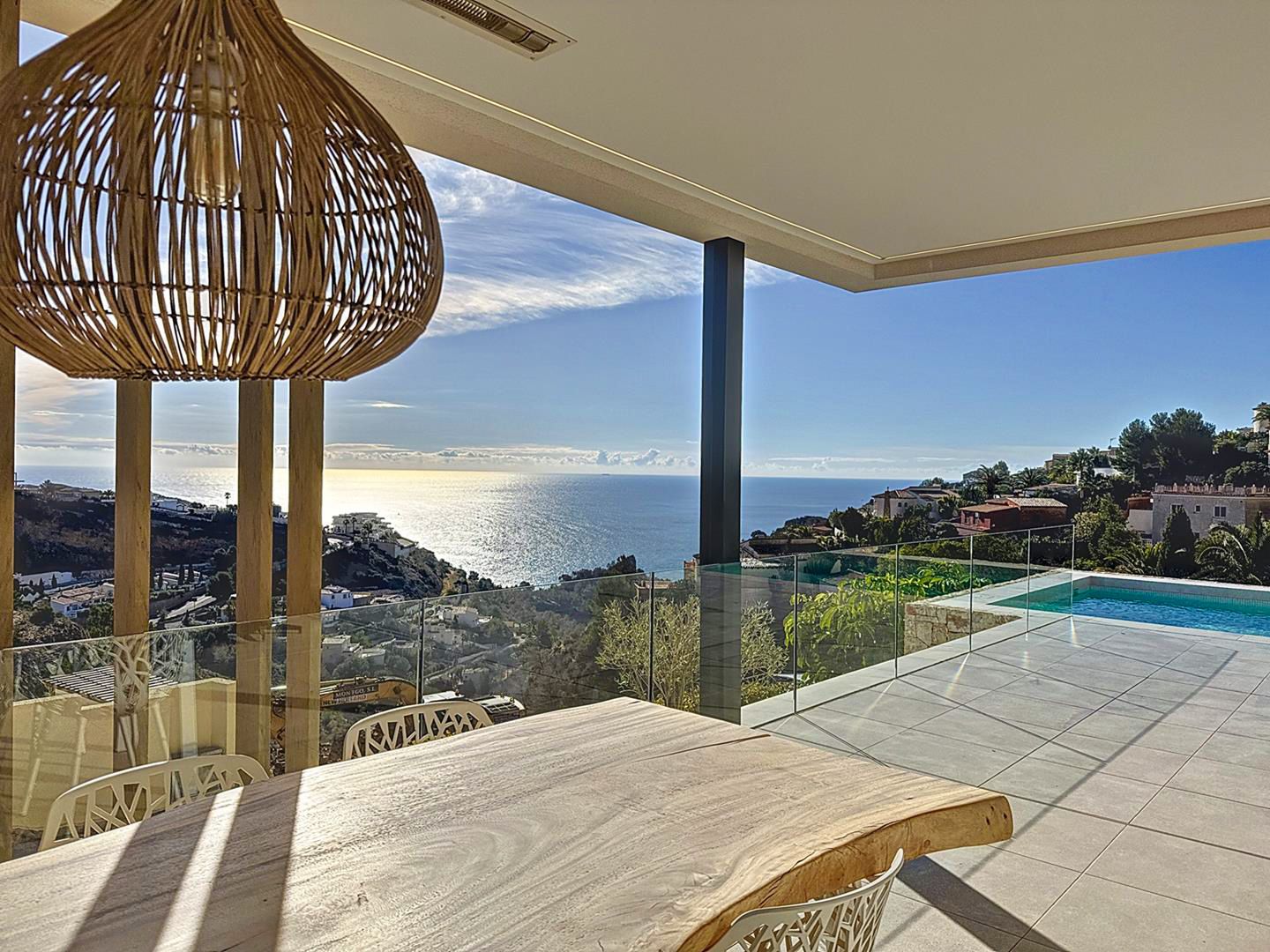 Cumbre del Sol villa moderna con espectaculares vistas al mar