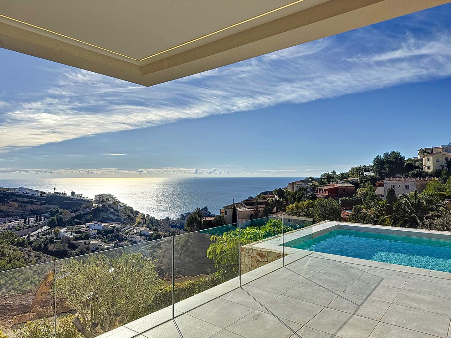Cumbre del Sol villa moderna con espectaculares vistas al mar