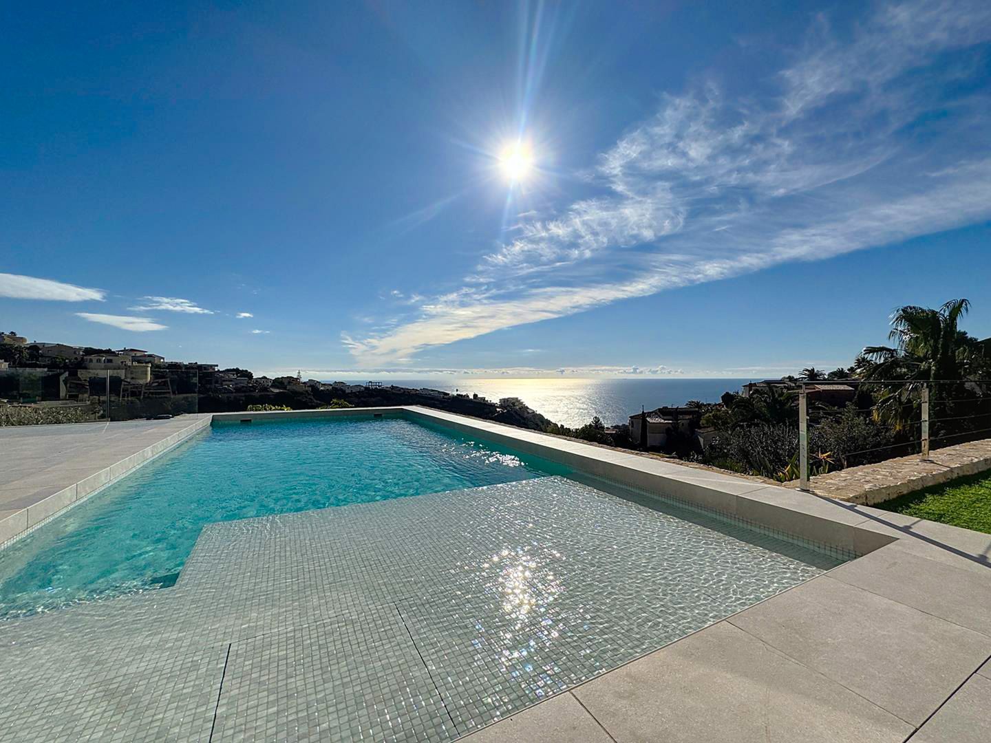 Cumbre del Sol villa moderna con espectaculares vistas al mar
