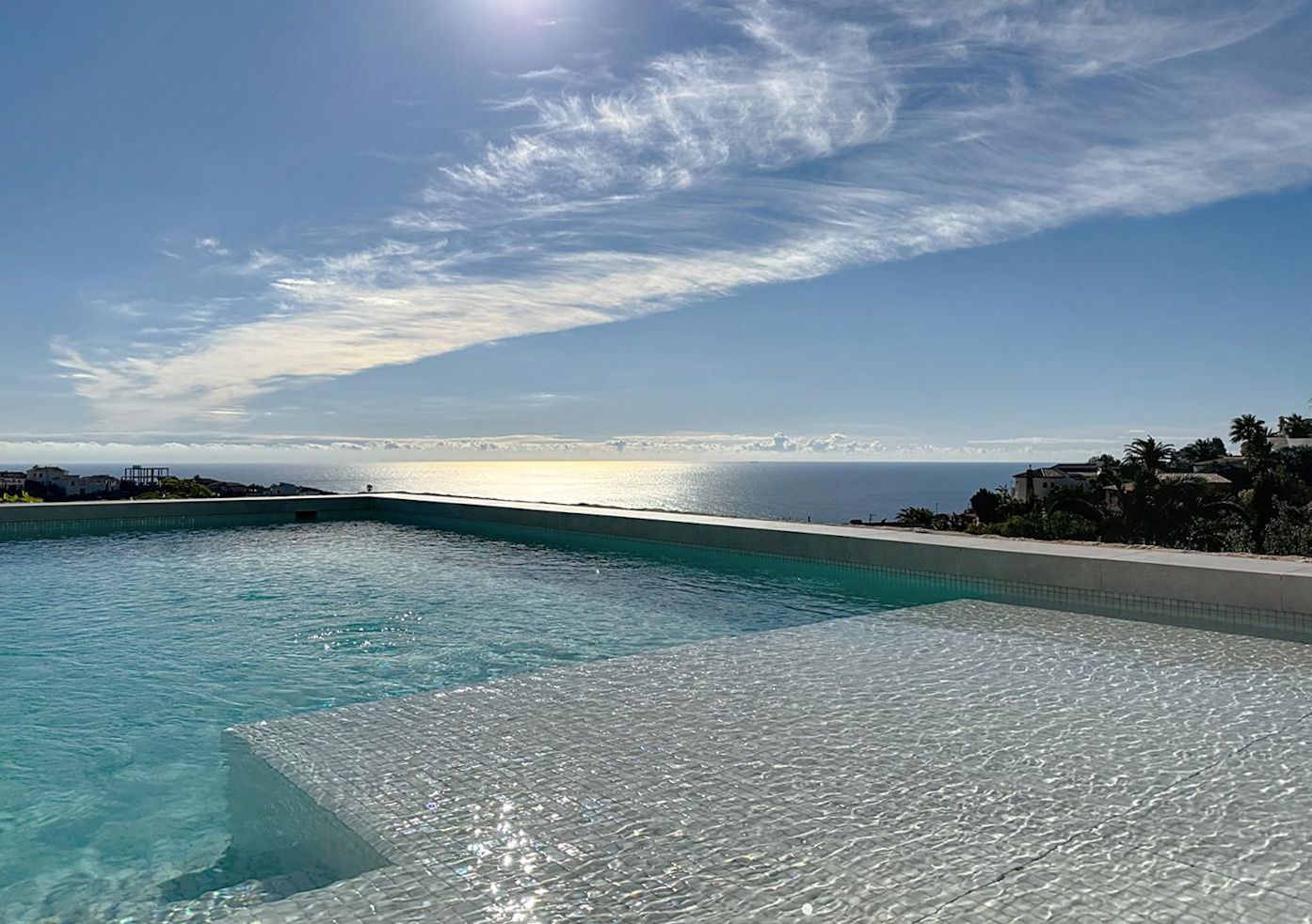 Cumbre del Sol villa moderna con espectaculares vistas al mar