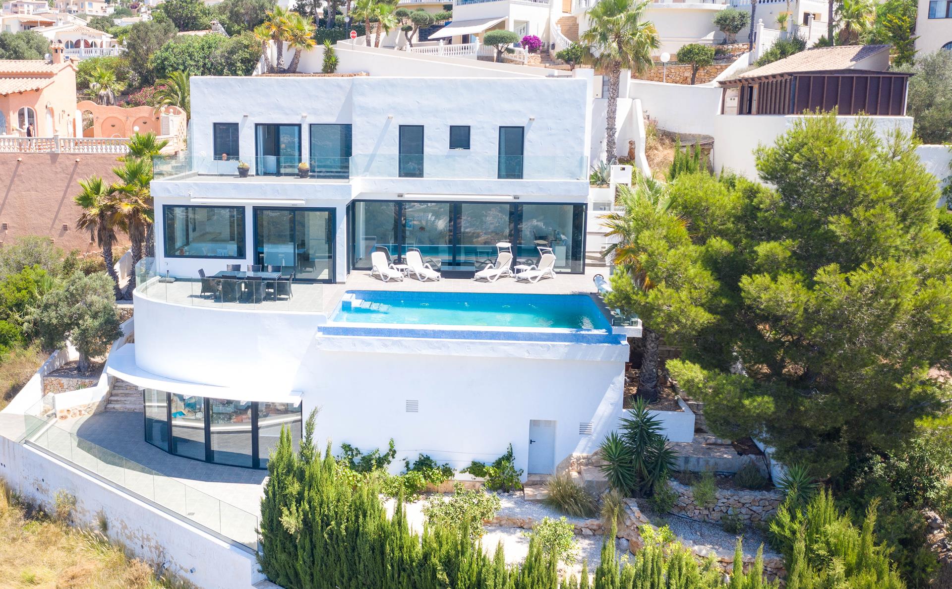 Cumbre del Sol villa moderna con impresionantes vistas al mar