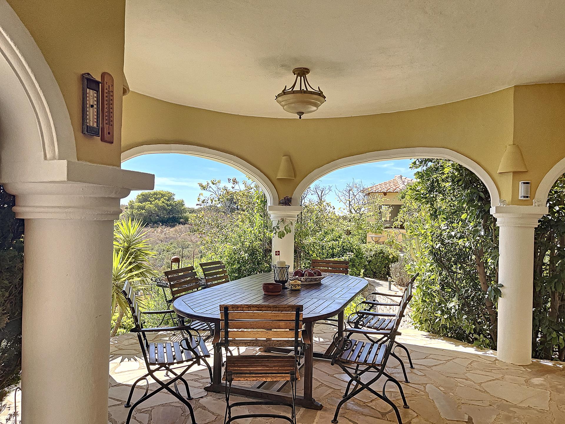 Villa en primera línea con vistas al mar