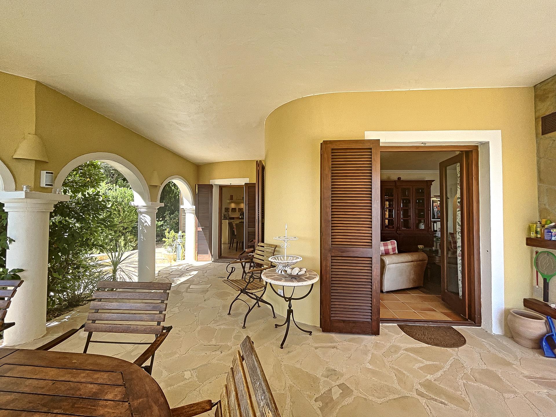 Villa en primera línea con vistas al mar