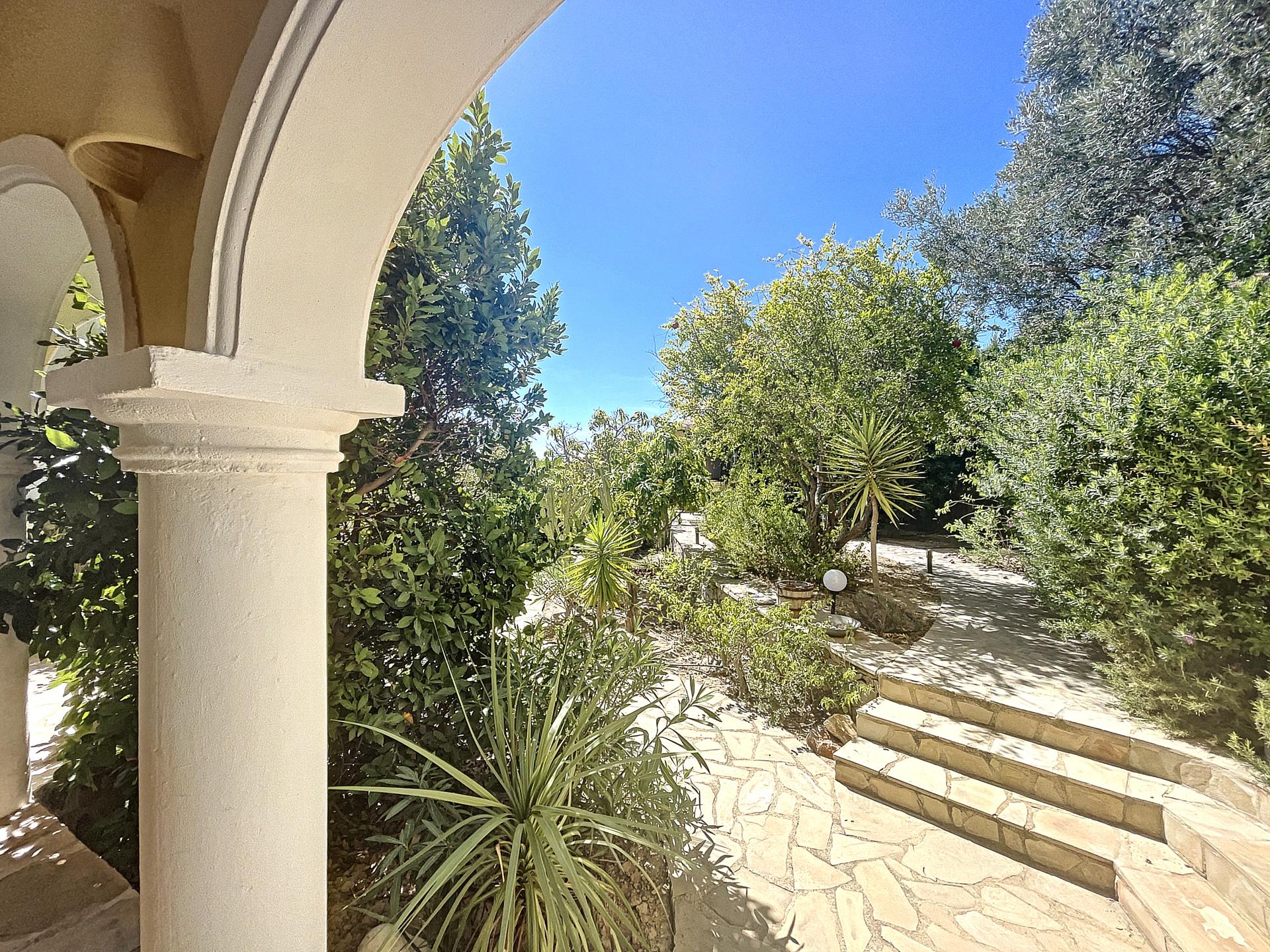 Villa en primera línea con vistas al mar